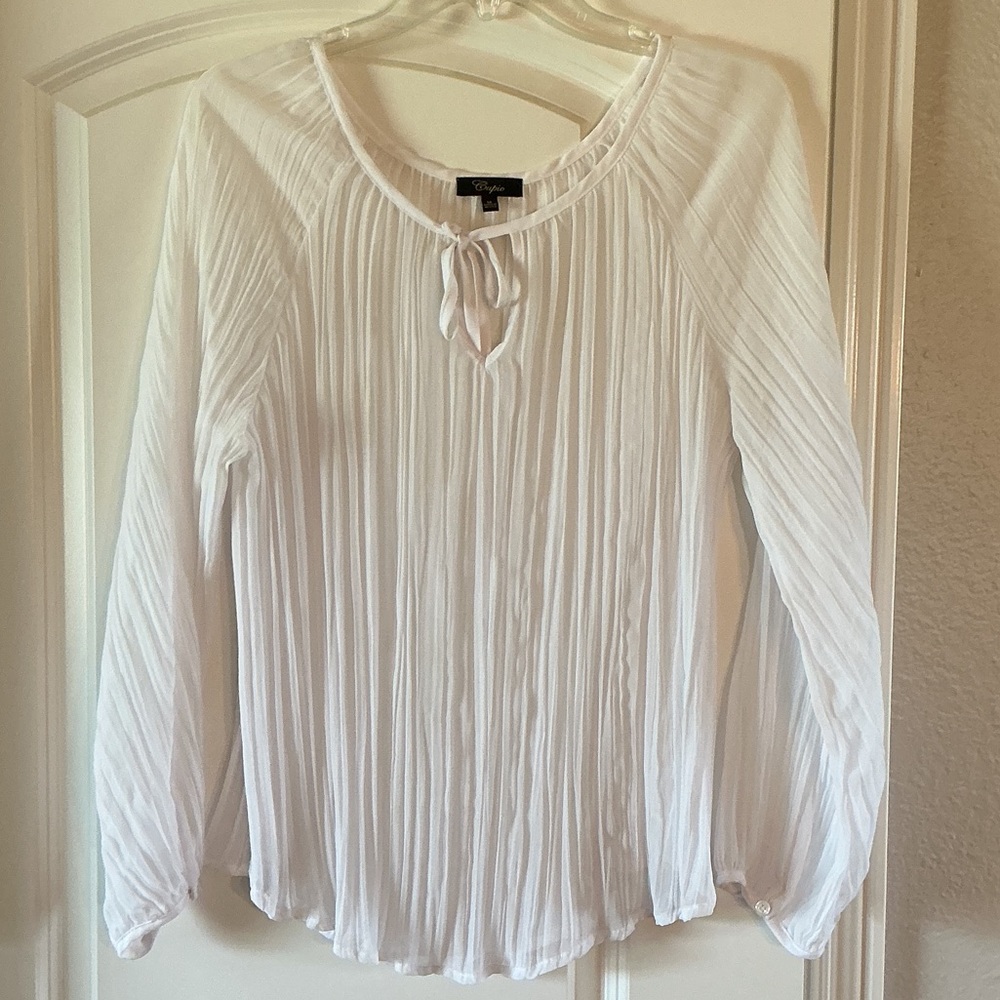 Cupio White Pleated Blouse with Keyhole Detail